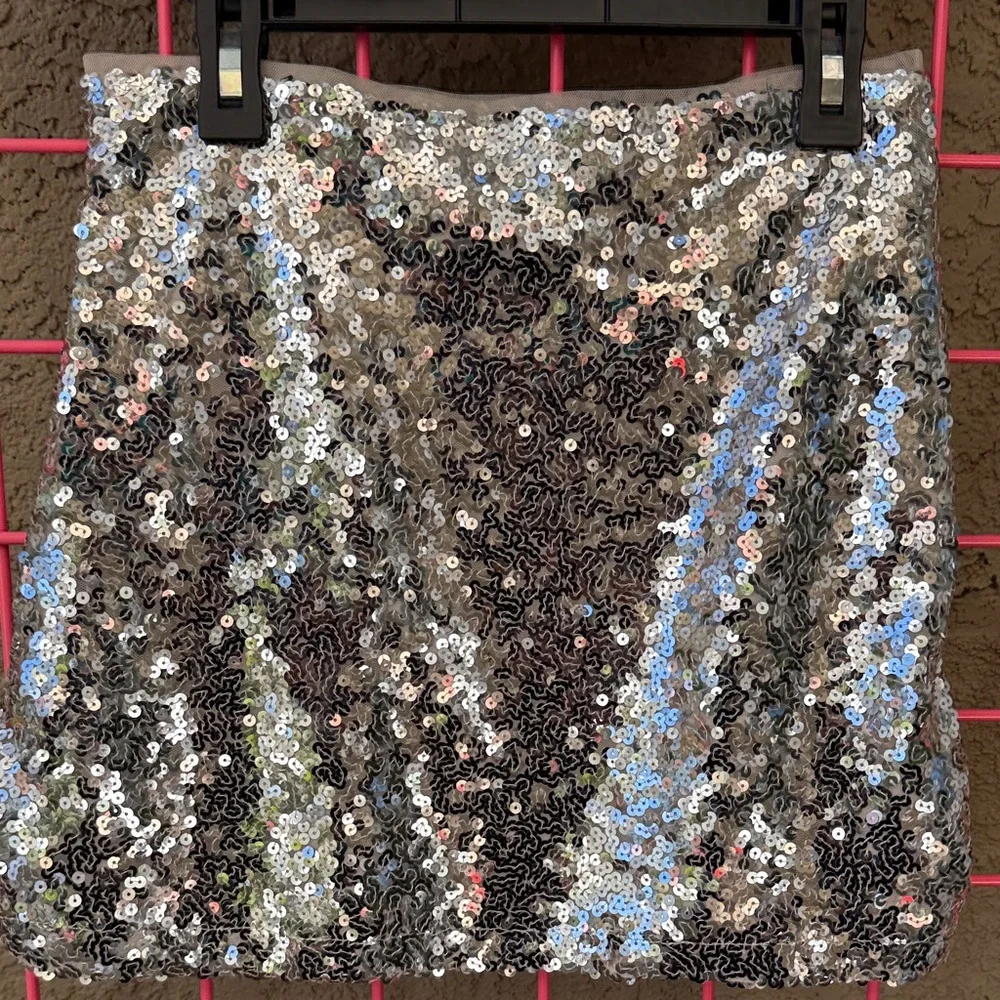 Gorgeous New Silver Sequin Crop Skirt With Cream Lace Trim